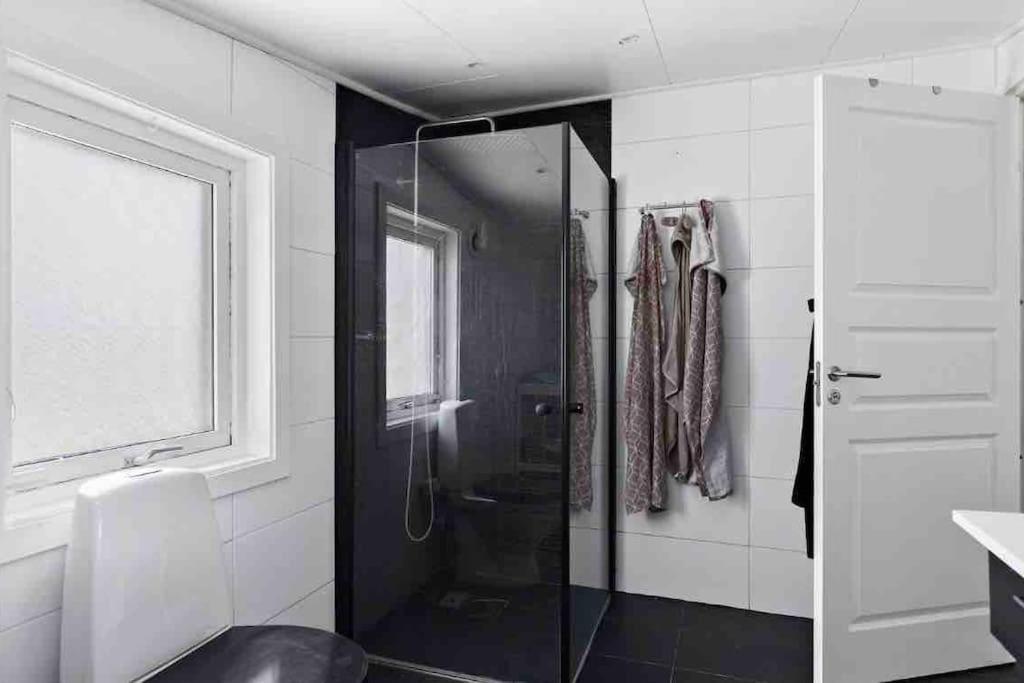 גטבורג Mysigt Hus Med Natur & Jacuzzi I Olofstorp מראה חיצוני תמונה