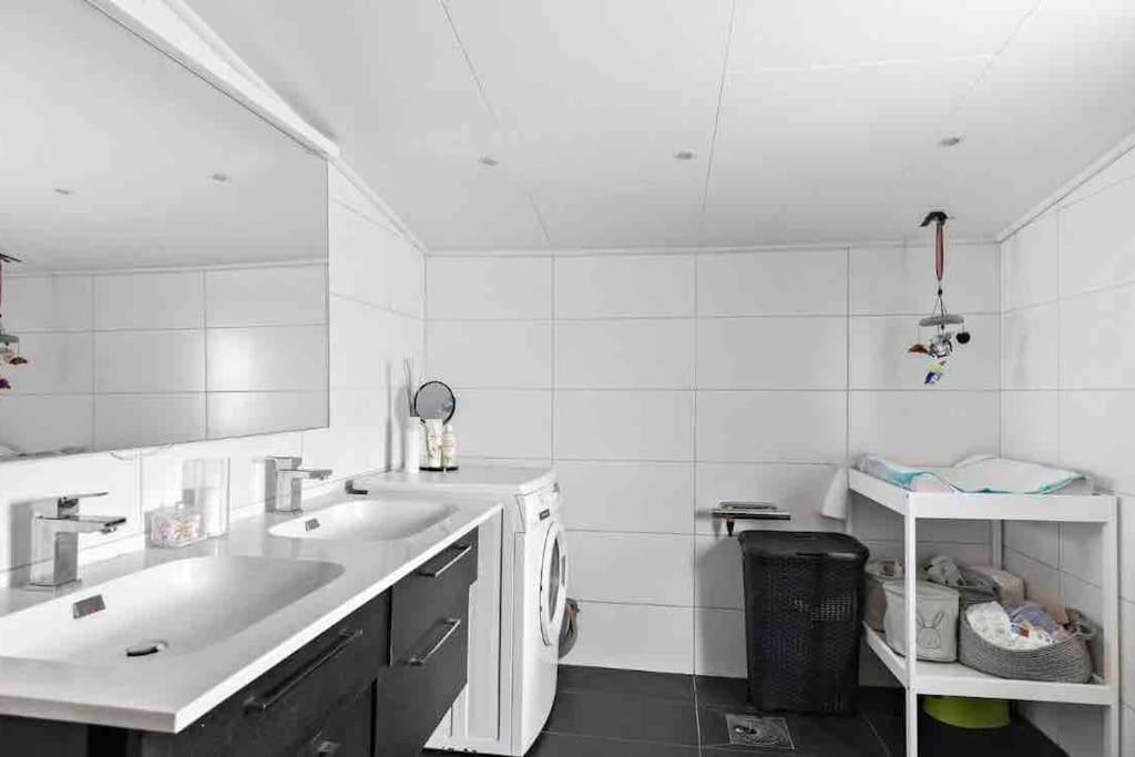 גטבורג Mysigt Hus Med Natur & Jacuzzi I Olofstorp מראה חיצוני תמונה